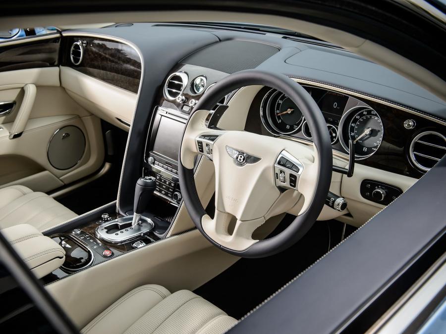 Интерьер Bentley Flying Spur V8 2014 года  (UK) (фото 11 из 13)